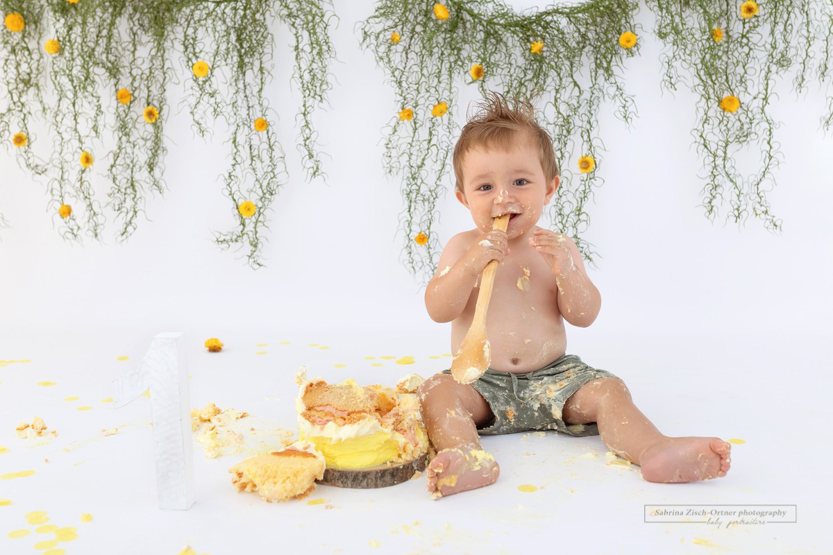 Happy Birthday mit Cake Smash Torte und Fotoshooting gefeiert