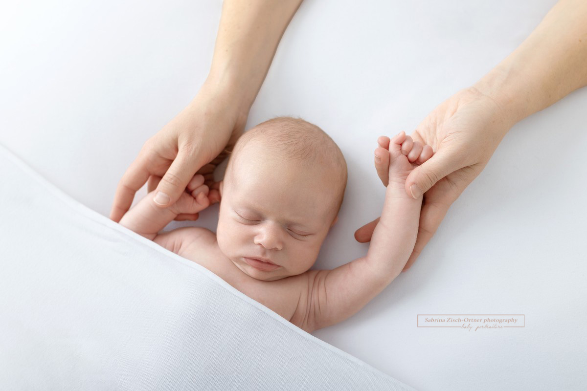 newborn shooting im Wiener Fotostudio mit Baby Mama Oma Opa Sabrina Zisch Ortner